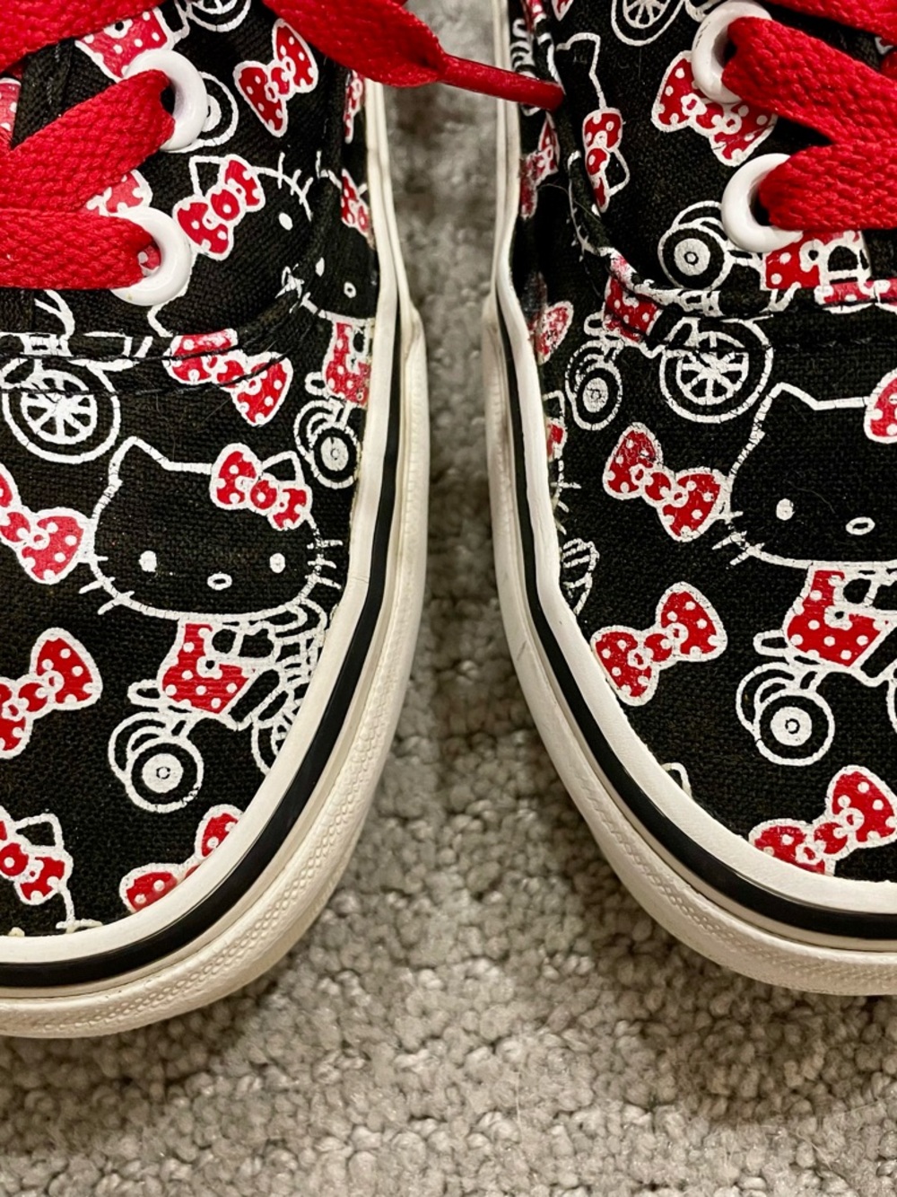Vans x Hello Kitty Sneakers Size 7.5 Black Red Bow Print Cute Y2K - Picture 4 of 8